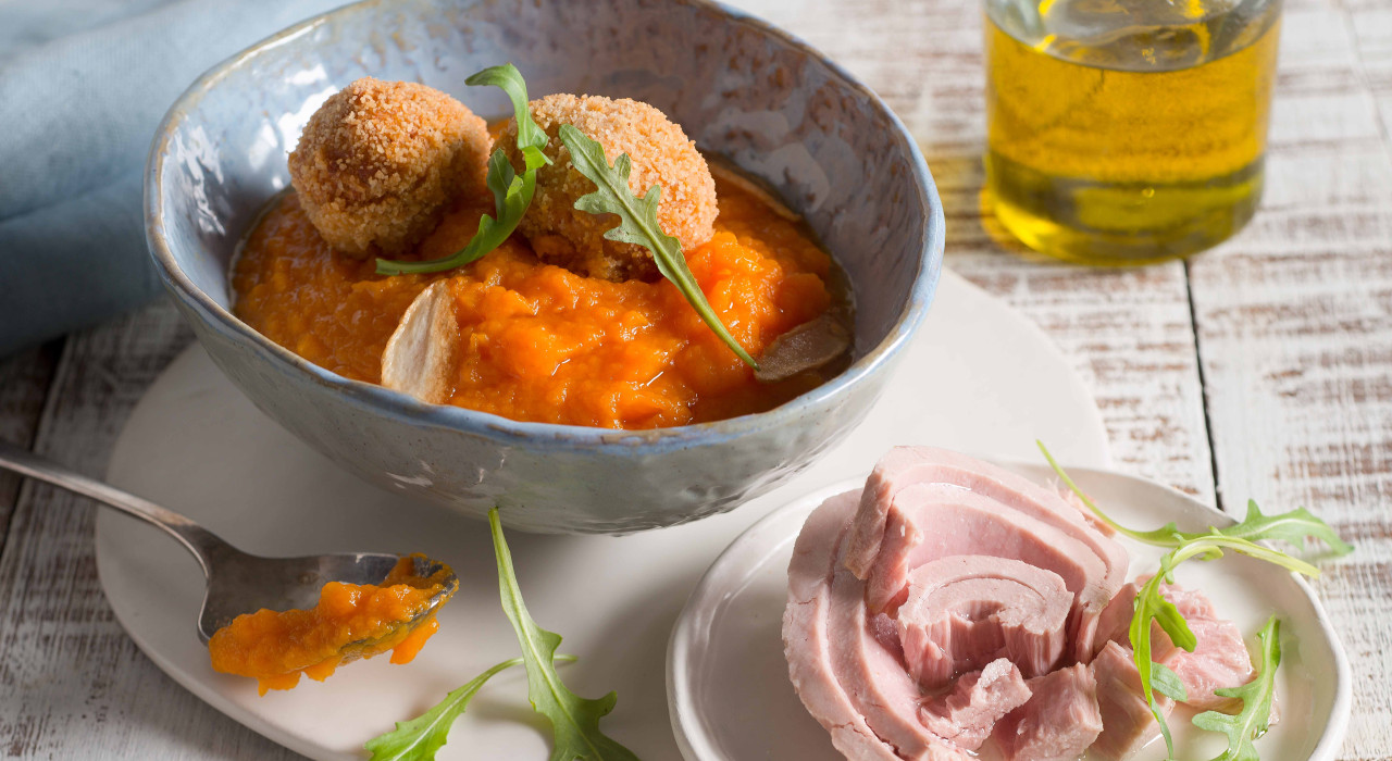 Erdäpfel-Thunfisch-Kroketten mit Karottencreme